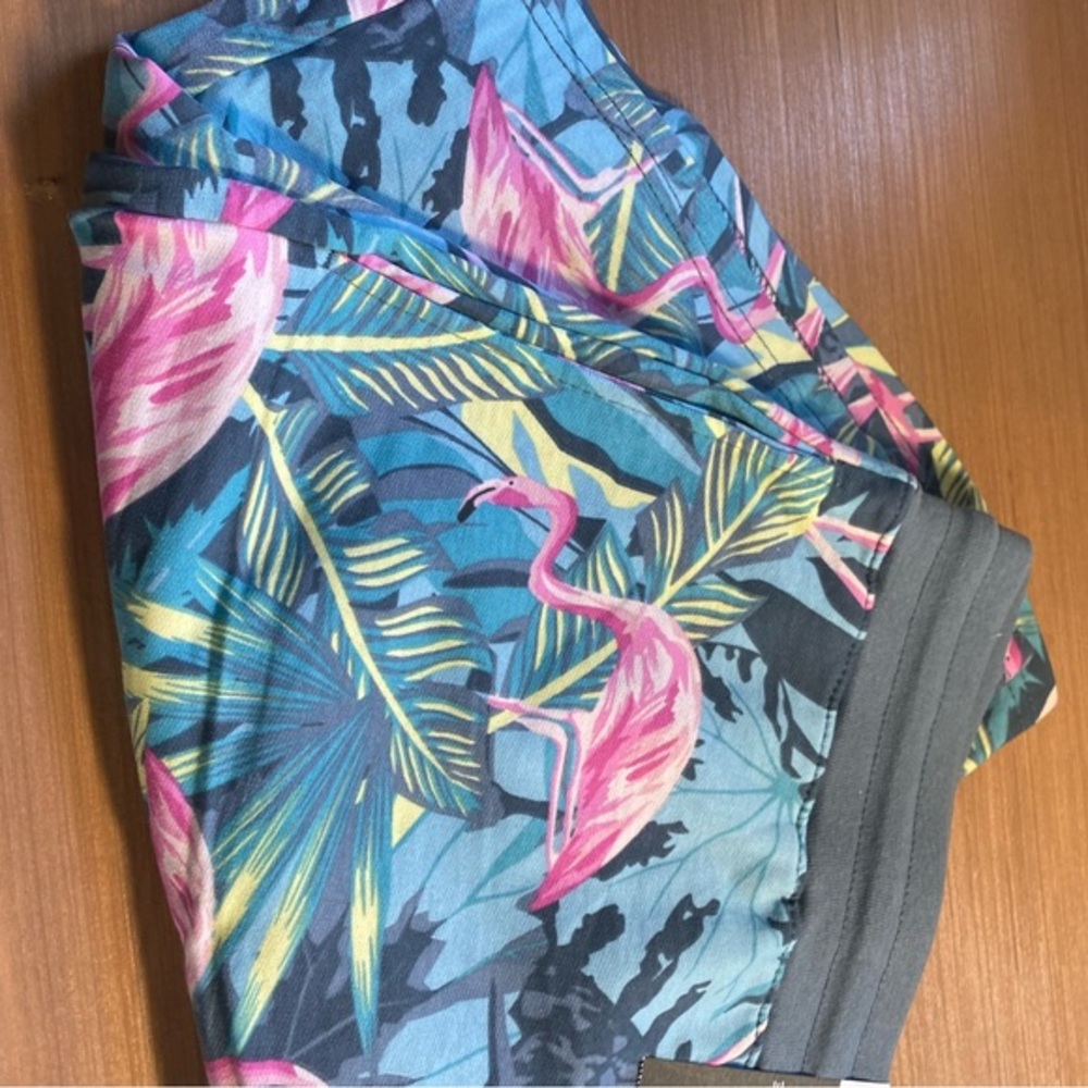 Men’s Flamingo Shorts XL‎ NWT 40-42
